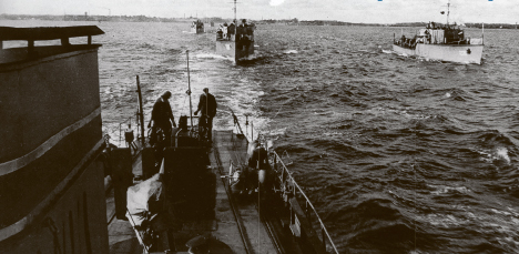 Балтийские тральщики в море