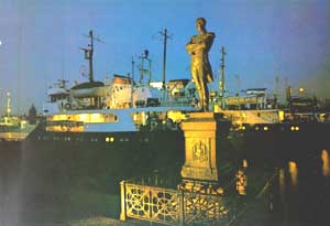 Памятник мореплавателю Ф. И. Крузенштерну